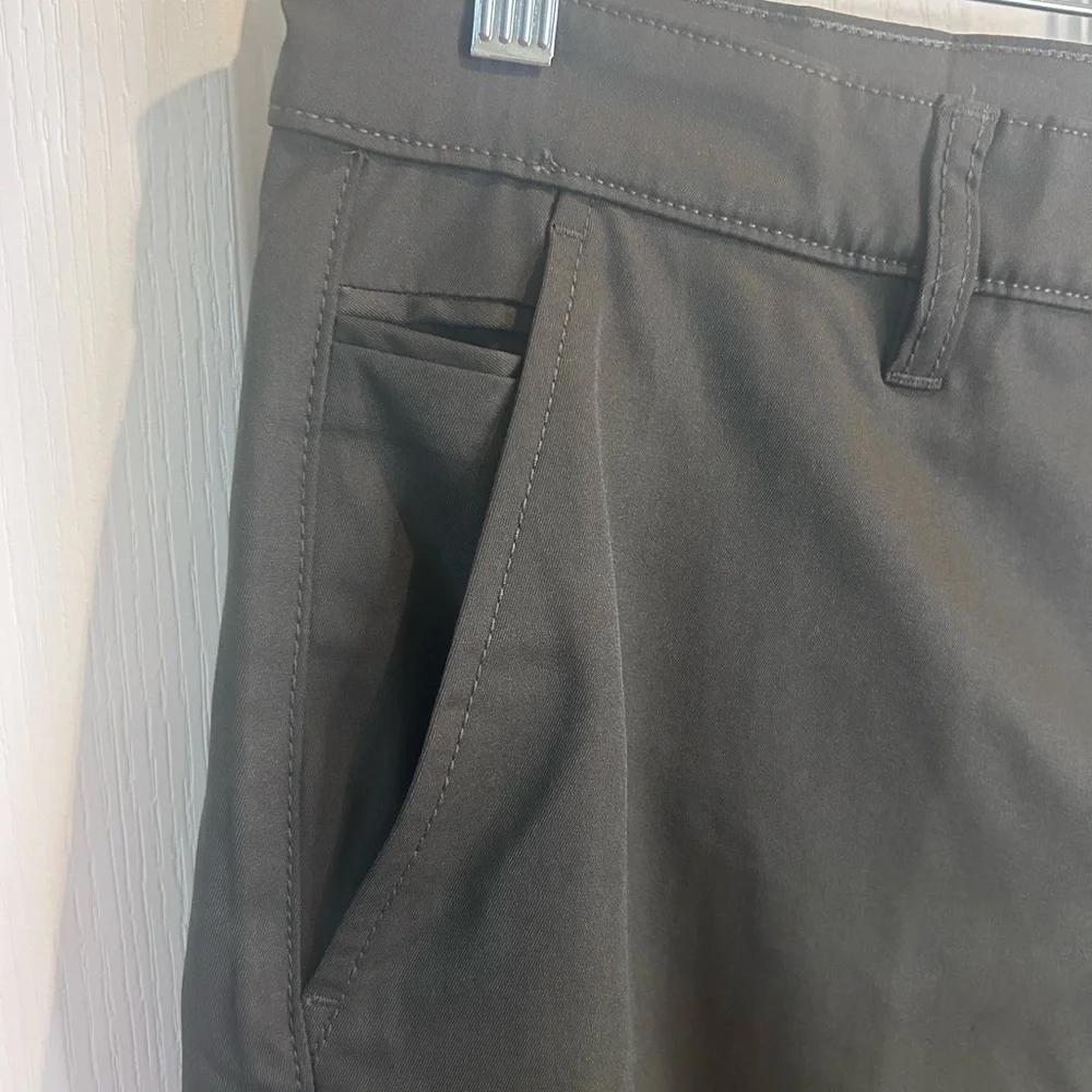 “Vintage 1946” Men's Dark Green/Khaki Modern Fit Performance Chinos w/ Pockets